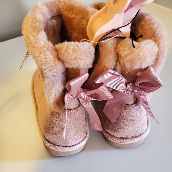 Boots - Picture 3 of 3